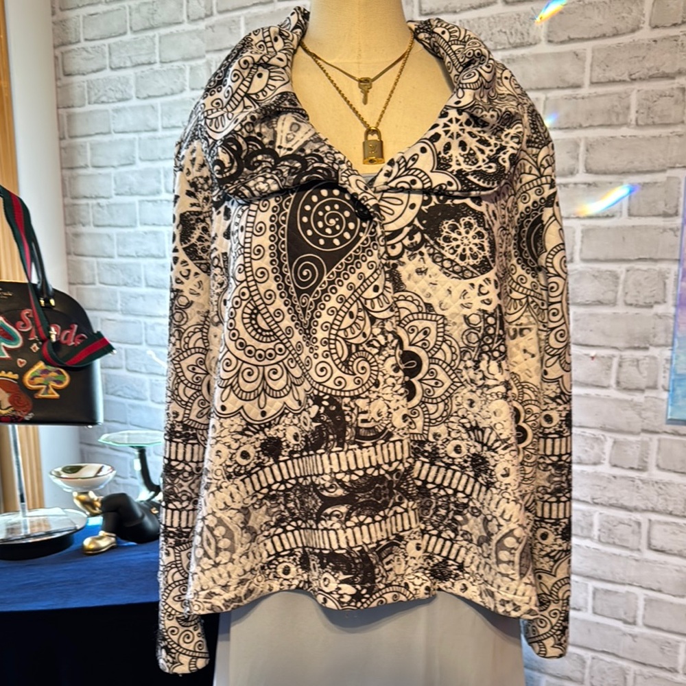 Mechant Black and White Boxy Long Sleeve Blazer